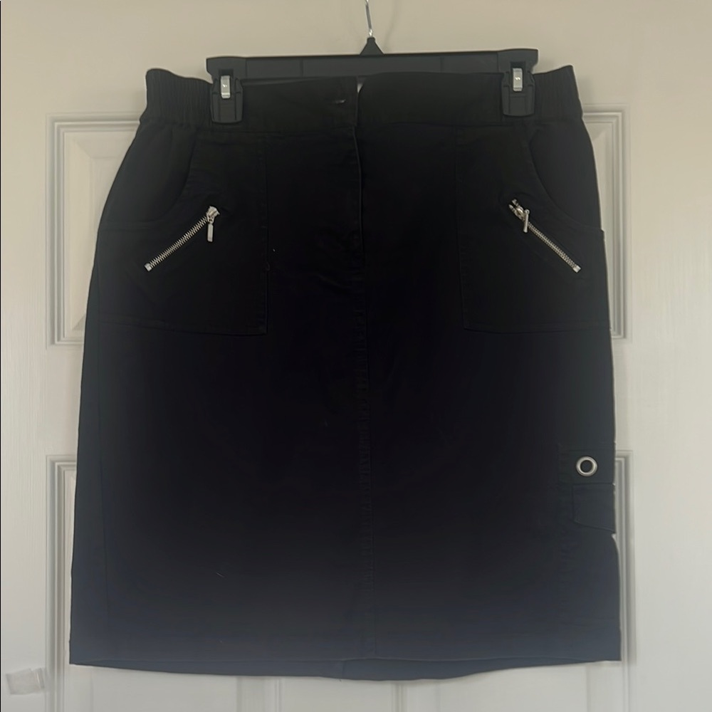 Black Women's Skirt with Zipper Details